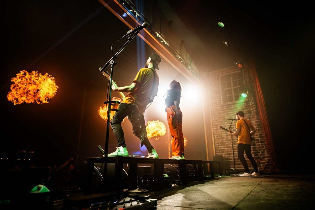 Wat is het verschil tussen een coverband en een tribute band? - One Shot